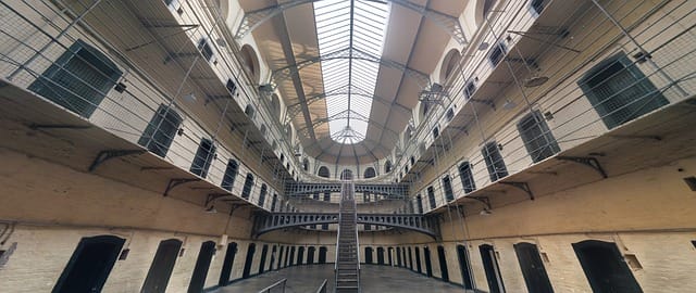 jail-1817900_640.jpg