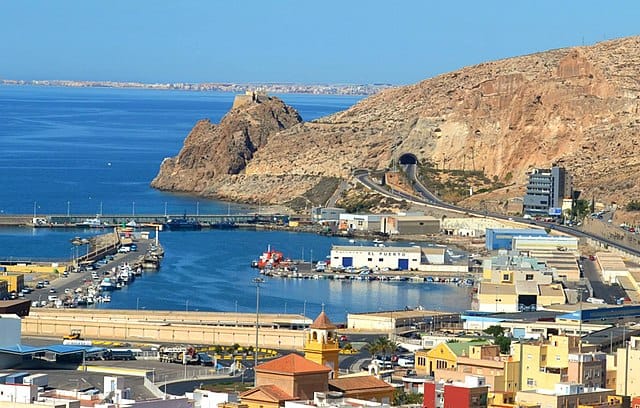 640px-Faro_de_San_Telmo.jpg